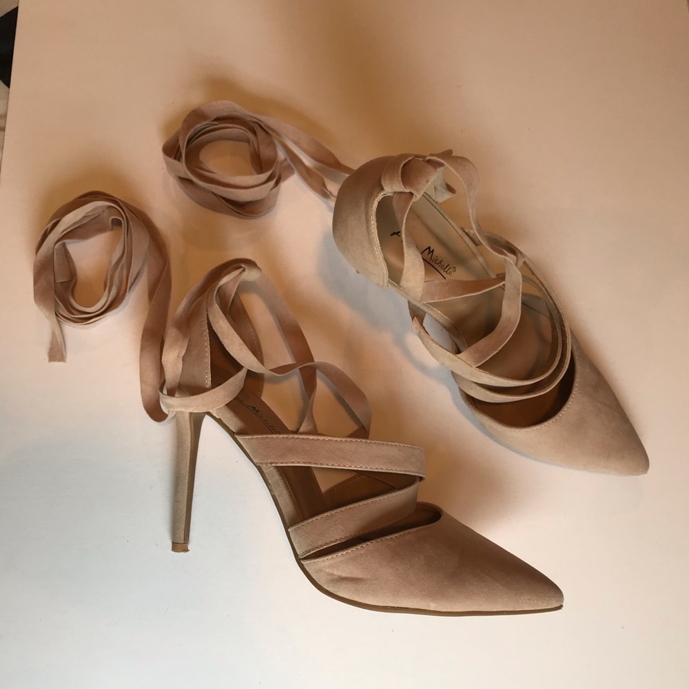 SOLD❗️ANNE MICHELLE - pointed toe ankle wrap heels